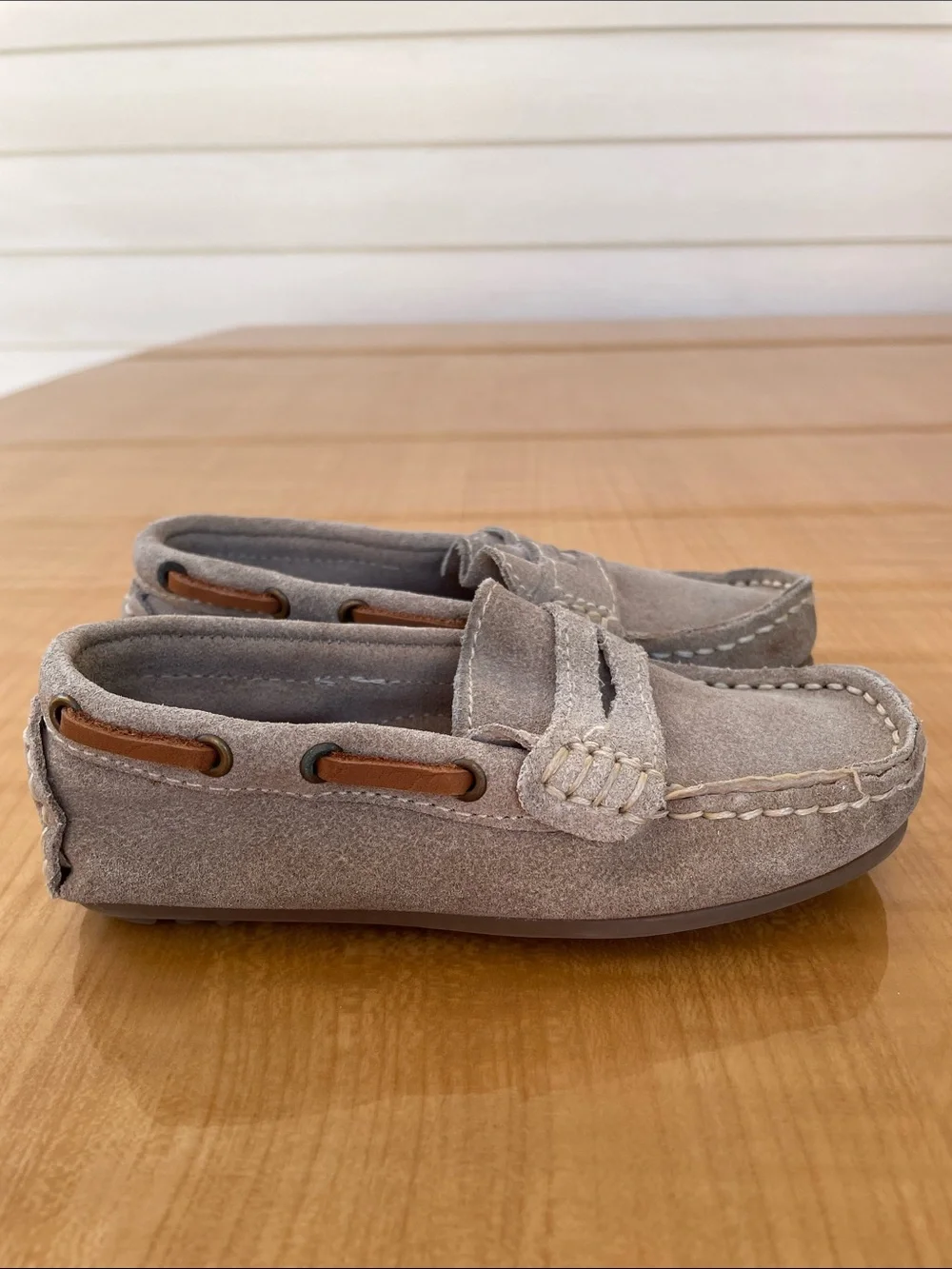 Zara Kids Cute Suede Loafers Light Gray Tan Accents Size 8.5 Toddler EU 25